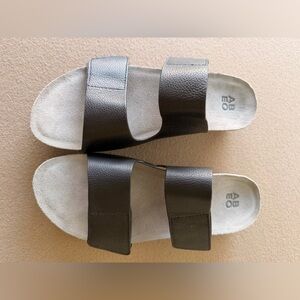 Abeo Gabie Double Strap Sandals NWOT Size 9.5 Never Worn, perfect condition